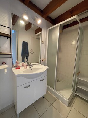 Shower, toilet paper