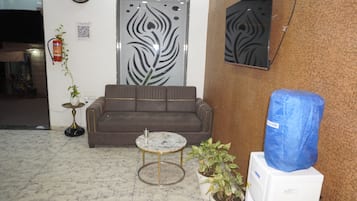 Área de estar no saguão