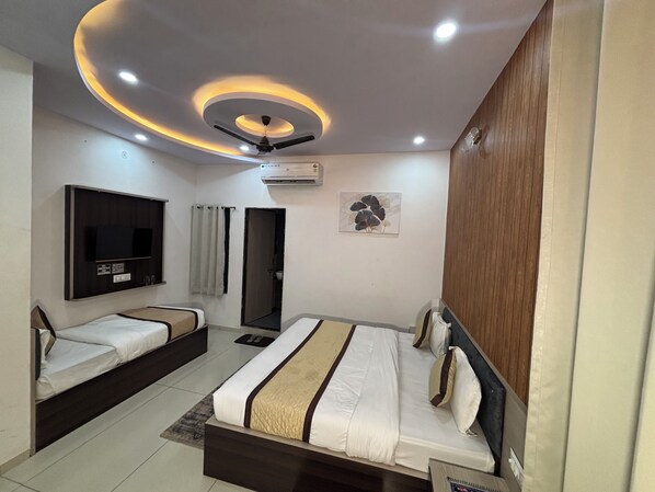 Lyxigt trippelrum - utsikt mot staden | Gratis wi-fi