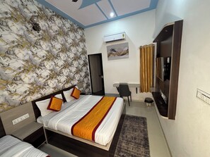 Luxury Triple Room, City View | Free WiFi