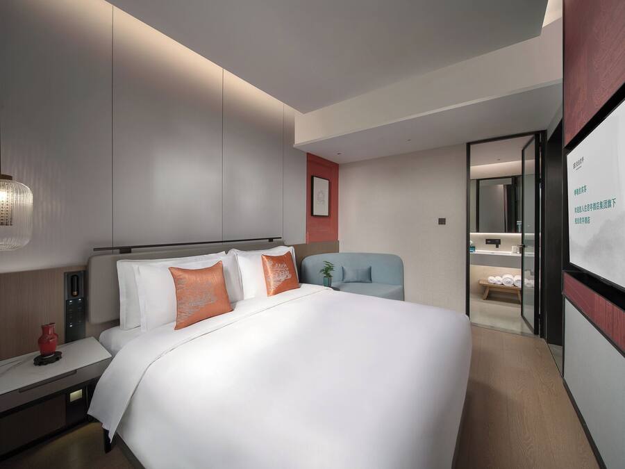 Deluxe Suite, Courtyard View | Desk, laptop workspace, blackout drapes, iron/ironing board