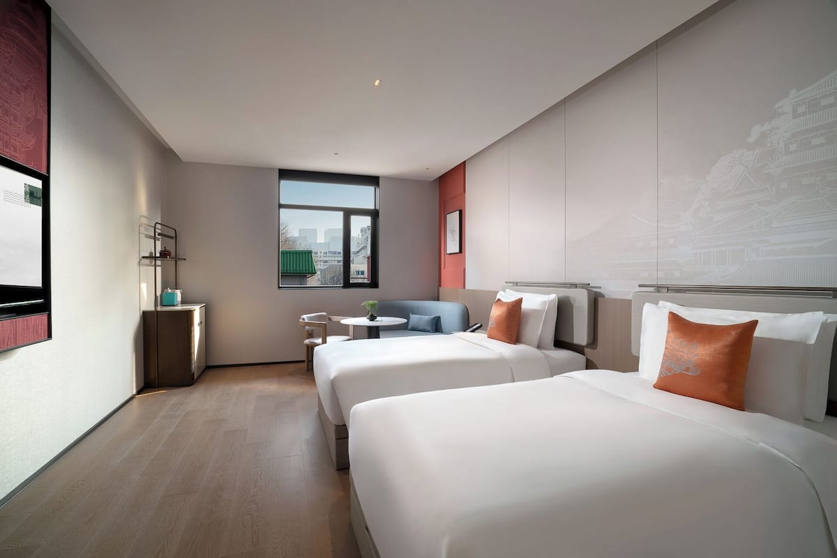 Comfort Twin Room, Penyaman udara, City View | Ruang kerja komputer riba, langsir/tirai gelap terus