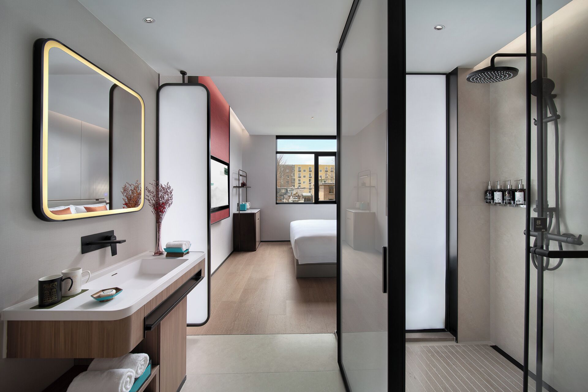 Laptop workspace, blackout curtains, iron/ironing board, free WiFi