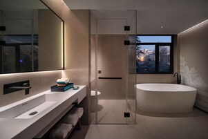 Deluxe Room, Bathtub, City View | Bathroom | Designer toiletries, hair dryer, slippers, towels