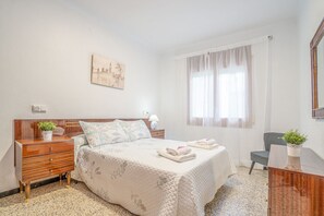4 Schlafzimmer, Bügeleisen/Bügelbrett