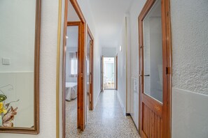 4 chambres, fer et planche à repasser