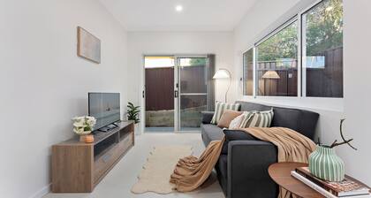 Stylish 2BR Retreat | Walk to Dining & Transport