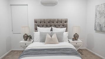 4 bedrooms, iron/ironing board, WiFi, bed sheets