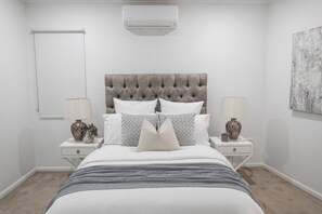 4 chambres, fer et planche à repasser, Wi-Fi, draps fournis