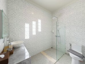 Villa - 2 soveværelser - privat pool | Badeværelse | Bruser, gratis toiletartikler, håndklæder, Sæbe