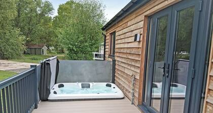 The Country oak is a 2 double bedroom lodge with en suites to both rooms.