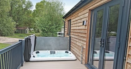 The Country oak is a 2 double bedroom lodge with en suites to both rooms.