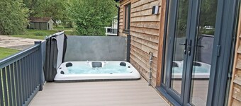 The Country oak is a 2 double bedroom lodge with en suites to both rooms.