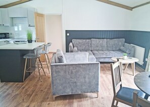 Living area - The Country oak is a 2 double bedroom lodge with en suites to both rooms. (Langworth)