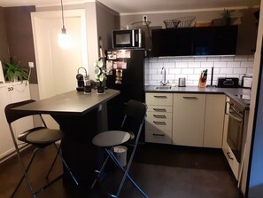 Kylskåp, mikrovågsugn, ugn och spishäll