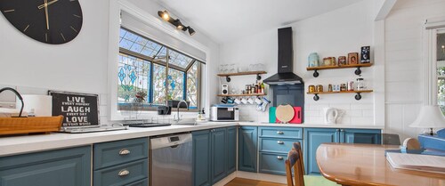 Iconic Renovated Period Home - Modern Upgrade & Close to CBD/Everything