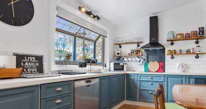 Iconic Renovated Period Home - Modern Upgrade & Close to CBD/Everything