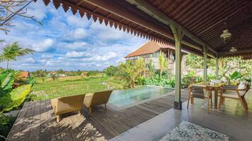 Outdoor pool, pool loungers