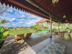 Outdoor pool, pool loungers