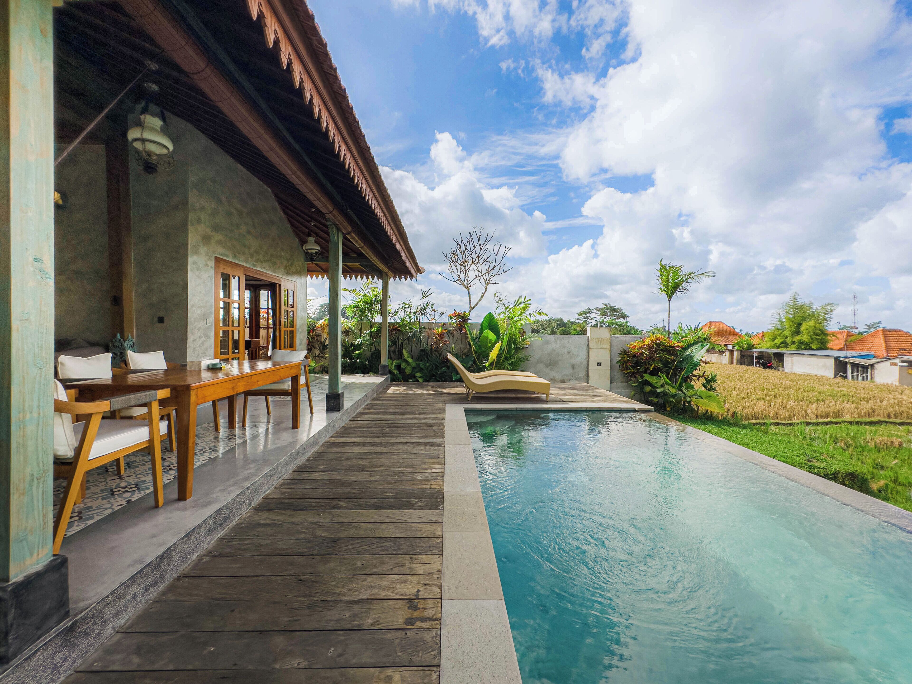 Outdoor pool, pool loungers