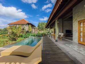Outdoor pool, pool loungers