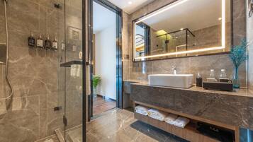 Executive Suite | Bathroom | Hair dryer, bathrobes, slippers, towels