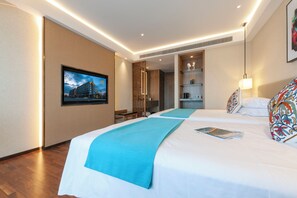 Family Triple Room | Desk, soundproofing, iron/ironing board, free WiFi