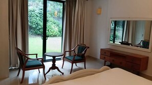 尊榮雙人房 | 浴室 | 肥皂、洗髮精、衛生紙