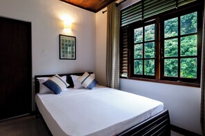 Basic Double Room, Garden View | Peti besi dalam bilik, langsir/tirai gelap terus, kalis bunyi