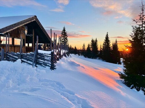 Modern mountain cabin – Ski-in/out, 2 Bathrooms