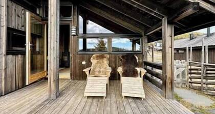 Modern mountain cabin – Ski-in/out, 2 Bathrooms