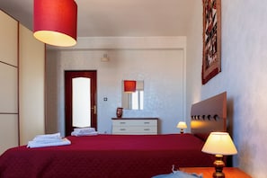 2 slaapkamers, een strijkplank/strijkijzer, wifi, beddengoed