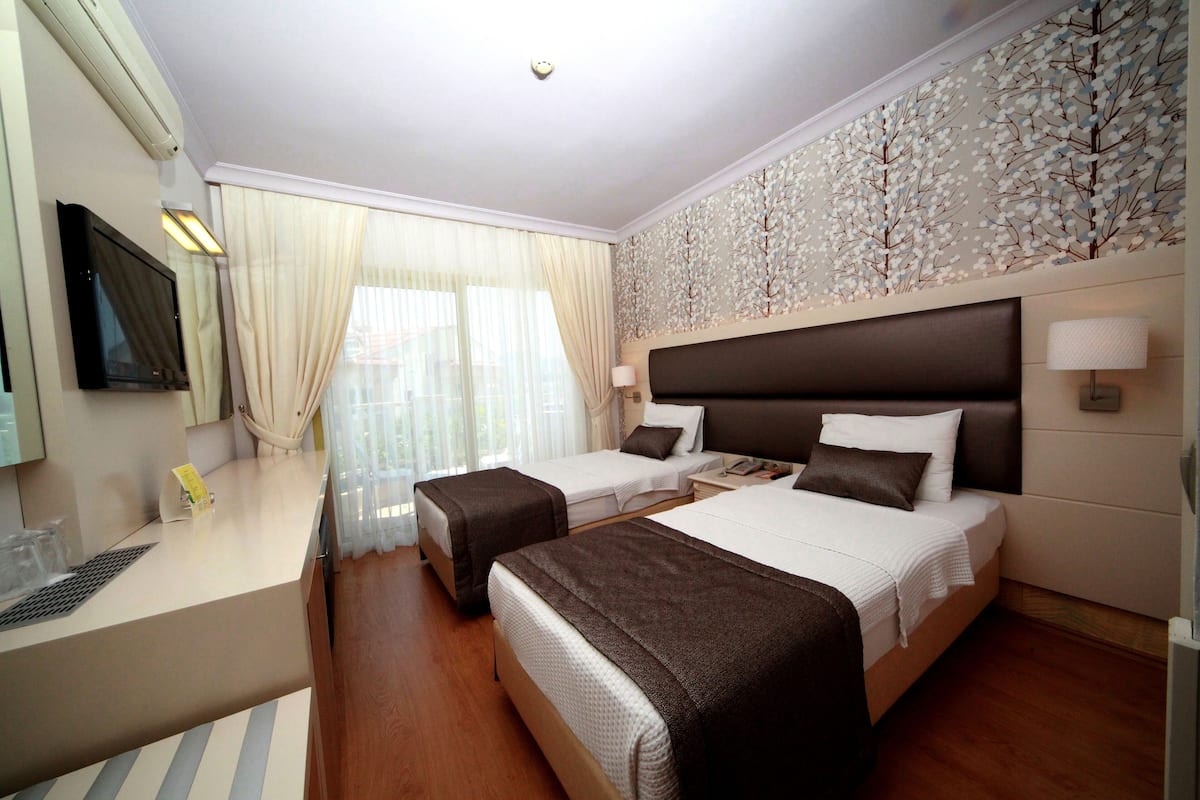 Standard Twin Room, 1 Bedroom, City View | Blackout curtains, soundproofing, free WiFi