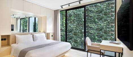 2 bedrooms, in-room safe, iron/ironing board, free WiFi