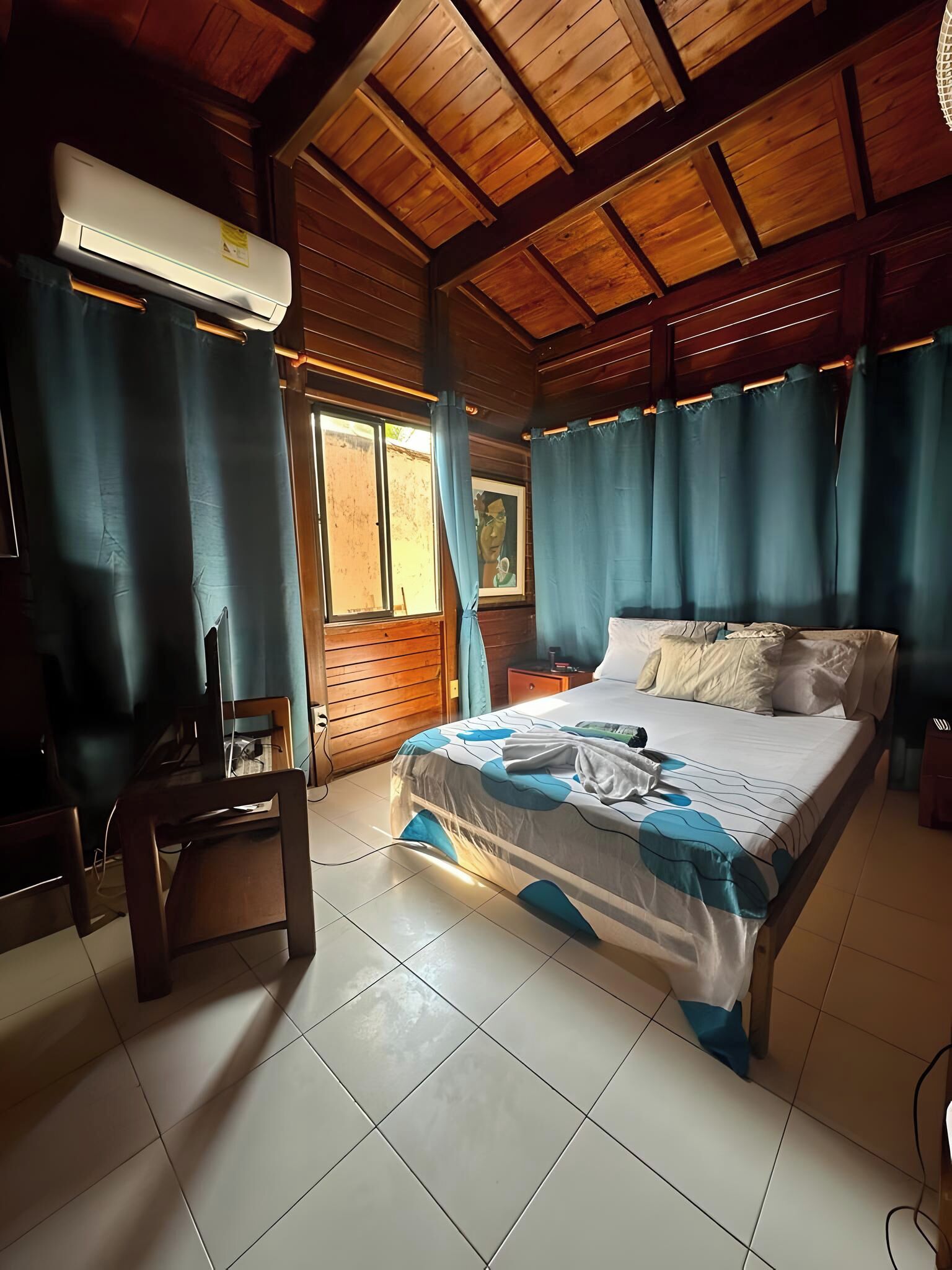 3 habitaciones, escritorio, wifi gratis y ropa de cama 