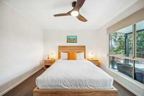 3 makuuhuonetta, silitysrauta/-lauta, vauvan matkasänky, Wi-Fi