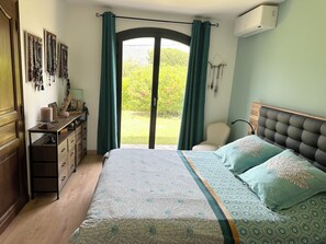 3 chambres, fer et planche à repasser, Wi-Fi, draps fournis