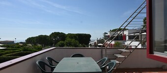 N302 - Numana, three-room apartment with terrace in residence with swimming pool