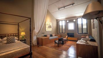 2 bedrooms, in-room safe, iron/ironing board, travel cot