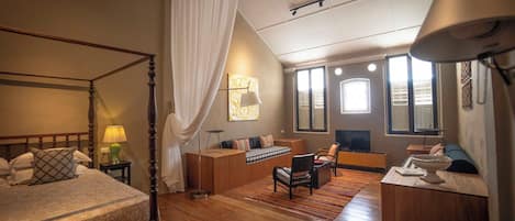2 bedrooms, in-room safe, iron/ironing board, travel cot