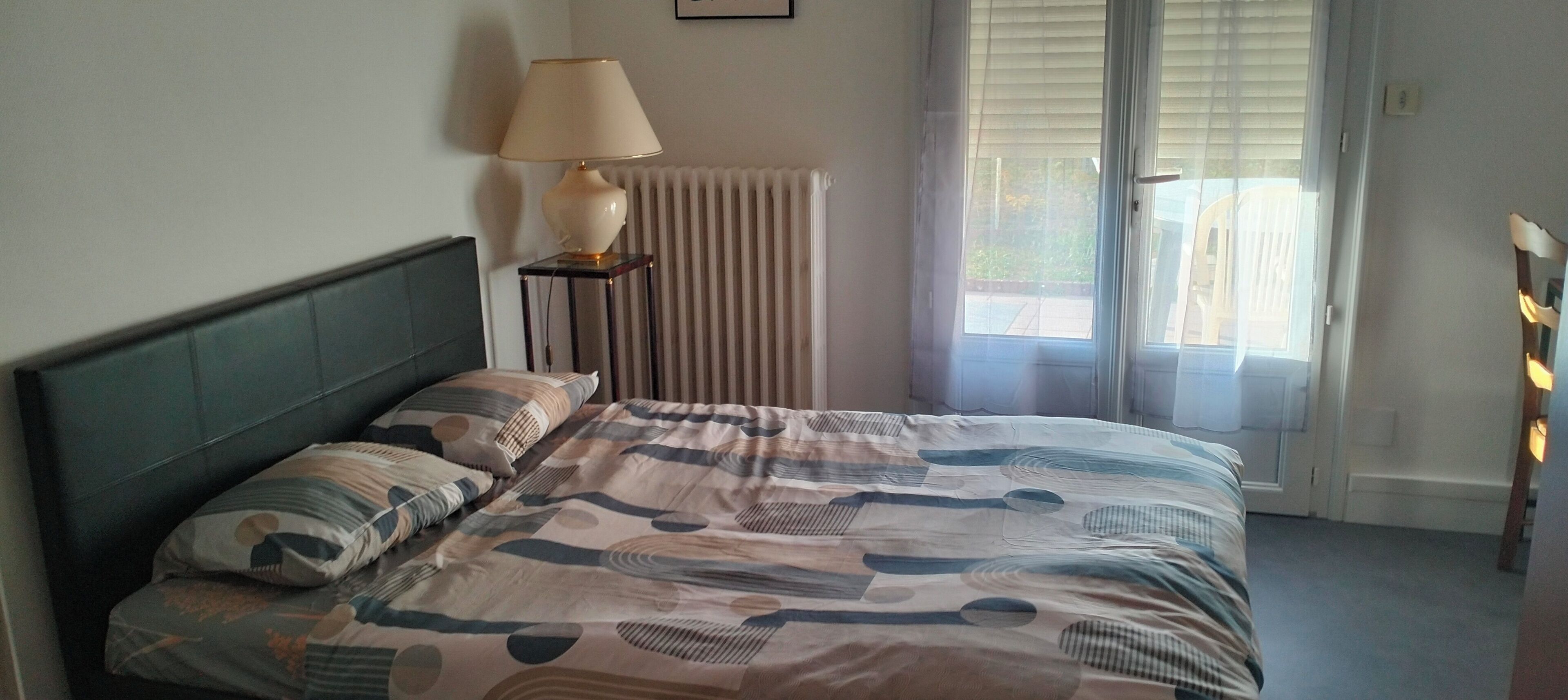 1 bedroom, bed sheets