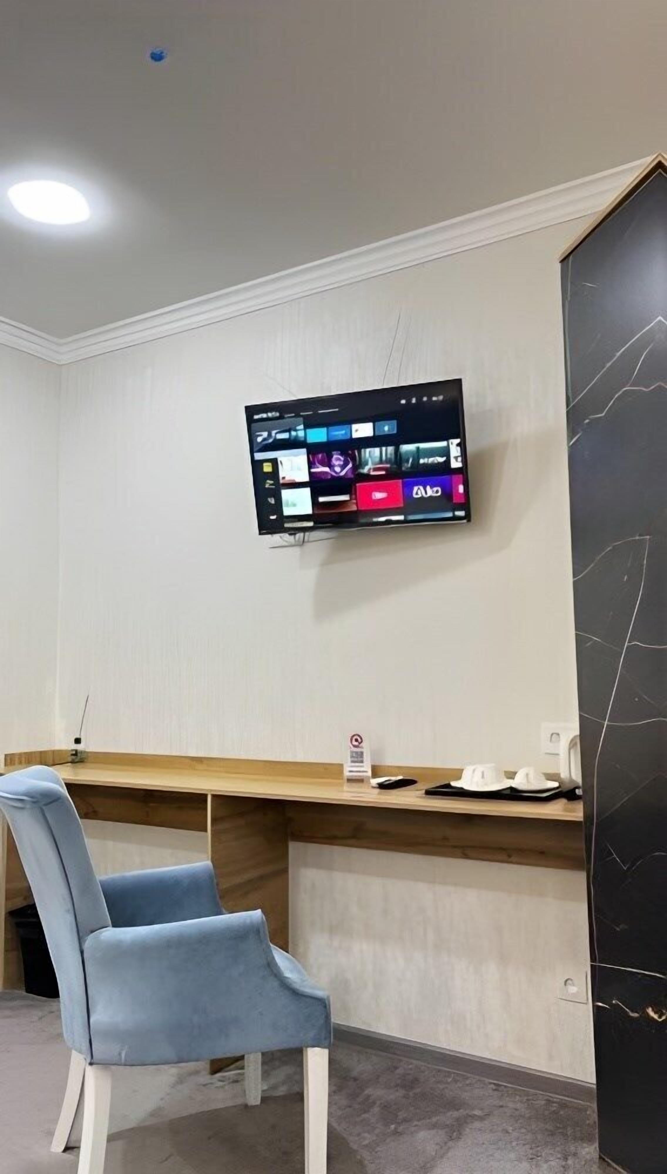 Chambre Triple Standard, vue ville | Fer et planche à repasser