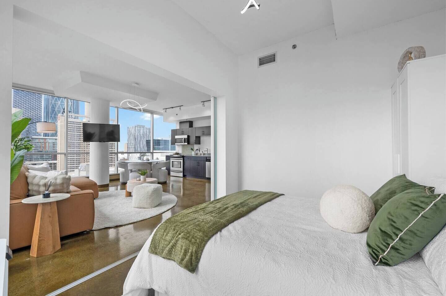 2 habitaciones, escritorio, tabla de planchar con plancha y wifi gratis 