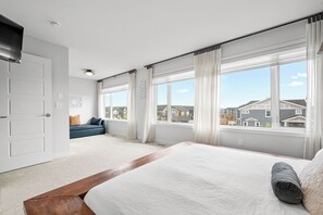 4 bedrooms, iron/ironing board, free WiFi, bed sheets