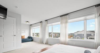 Modern Luxury Retreat | 4BR w Hot Tub, Garage