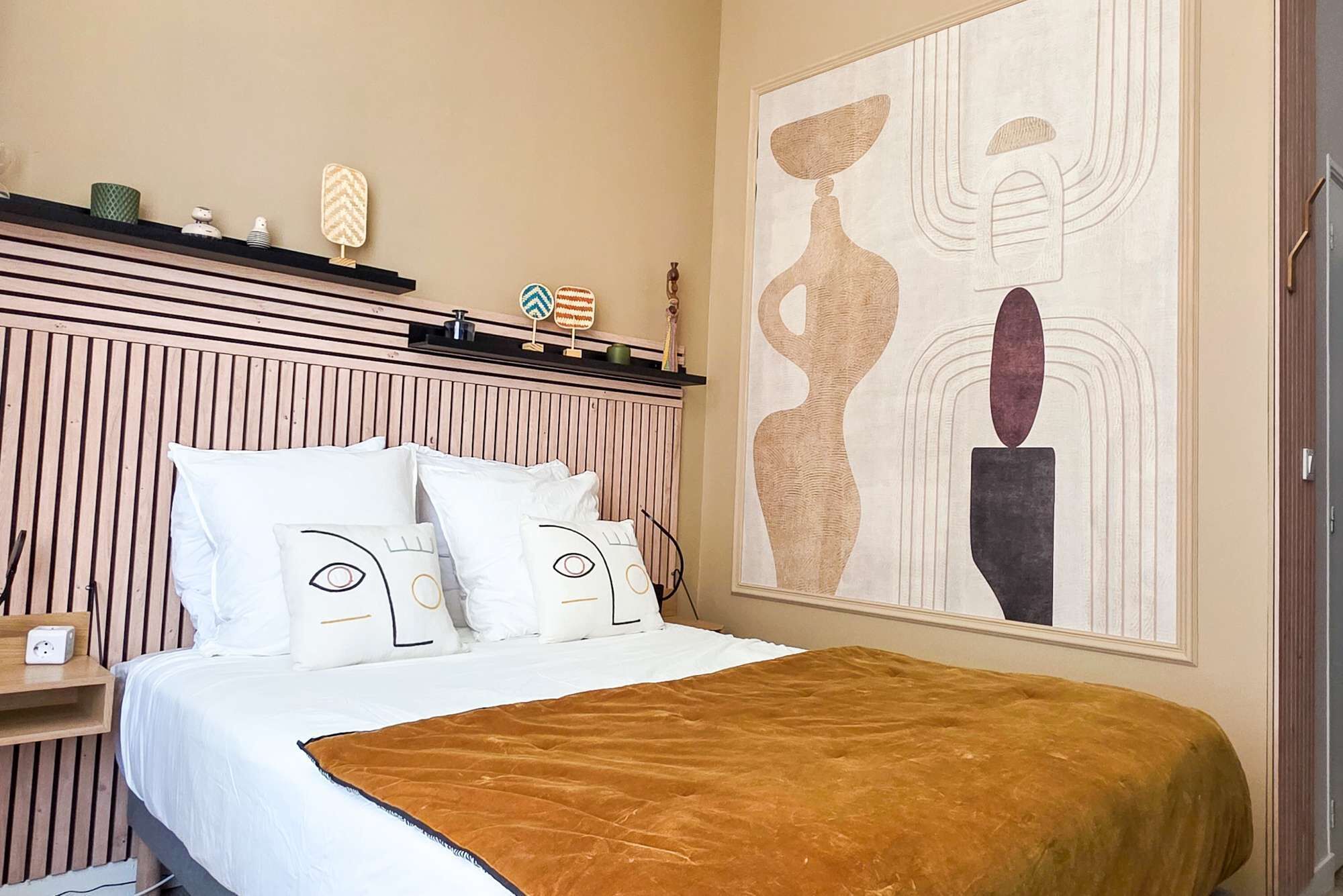 1 chambre, bureau, fer et planche à repasser, Wi-Fi