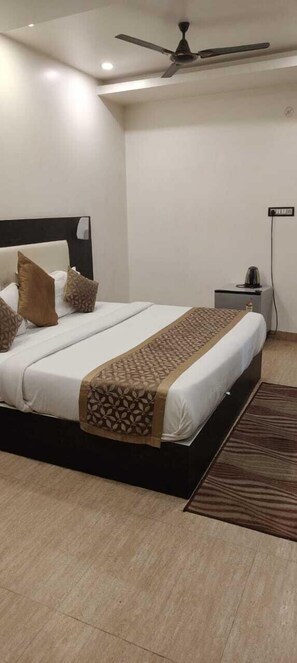 Executive Double Room | Laptop workspace, soundproofing, free WiFi, bed sheets - Lifestyle Hotel (Lucknow)