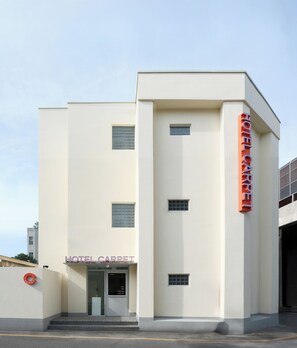 Mặt tiền nơi lưu trú