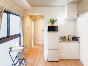 Elite Double Room, 1 Bedroom, Non Smoking, Balcony | Private kitchen | Full-size fridge, microwave, stovetop, cookware/dishes/utensils