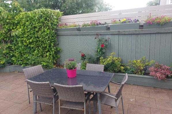 House | Outdoor dining